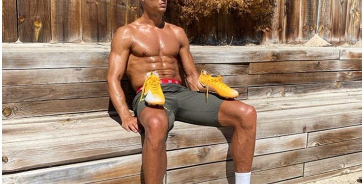 Đàn ông có cơ bụng chuẩn 6 múi bao giờ cũng thu hút phái đẹp.