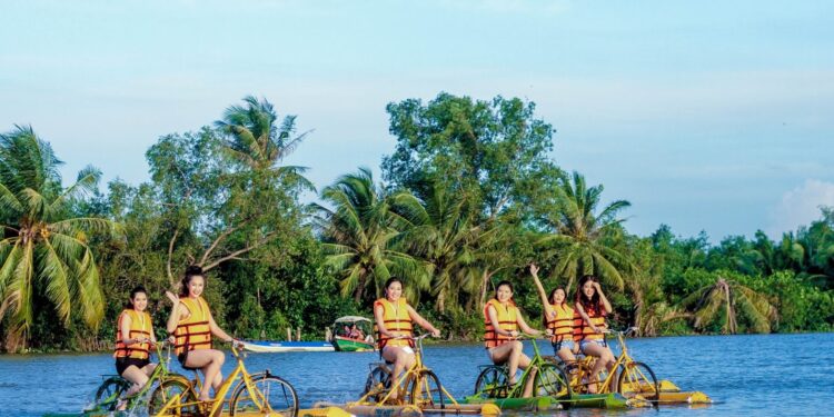 Top 10 địa điểm du lịch gần Sài Gòn vừa rẻ, vừa đẹp Làng du lịch Tre Việt là địa điểm du lịch gần Sài Gòn nhất