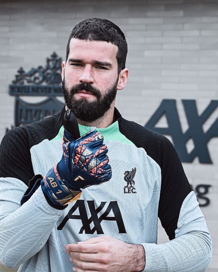 Thủ môn Alisson Becker của Brazil