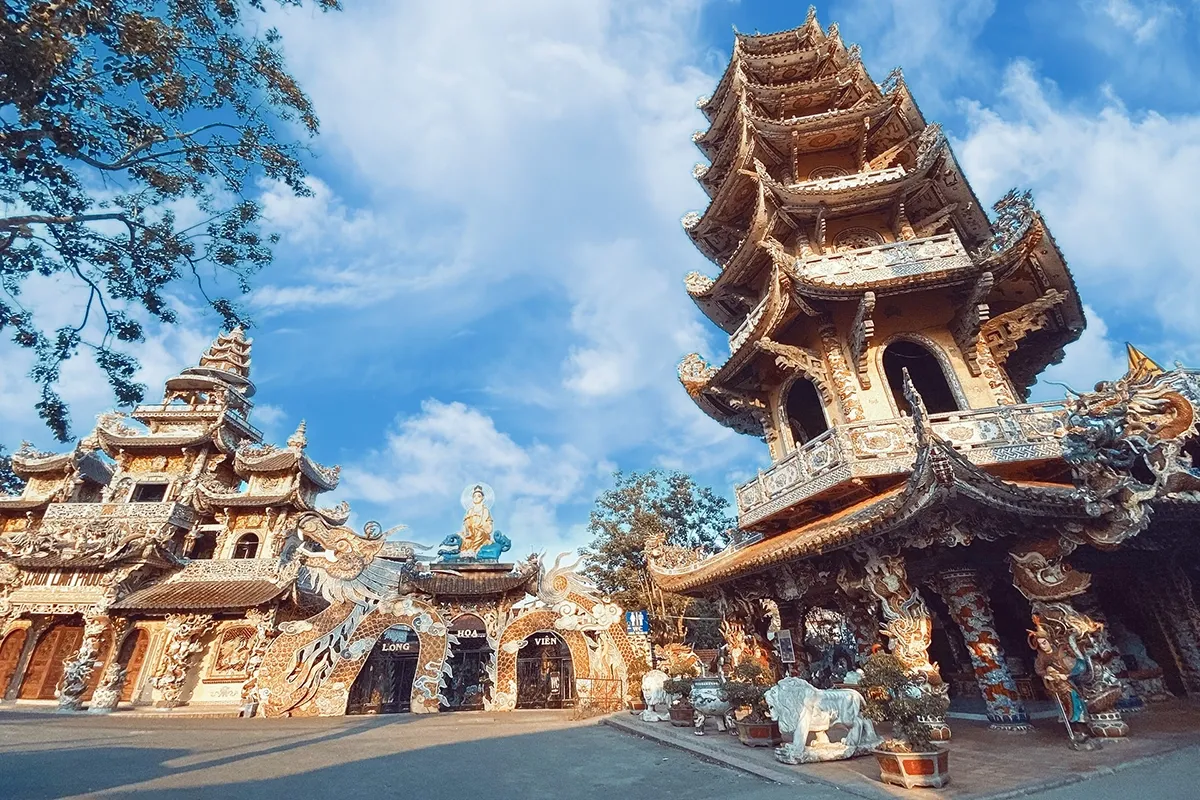 dan ong phai the chua linh phuoc diem den tam linh va nghe thuat doc dao da lat